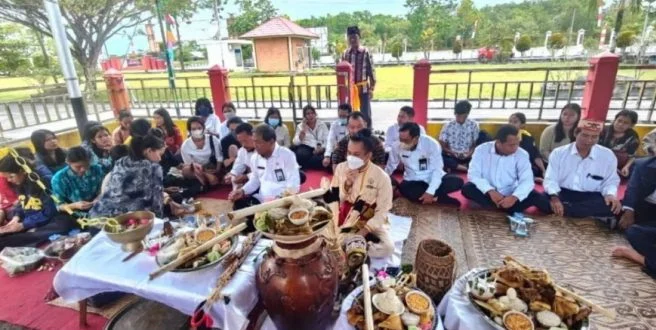 IAHN-TP Palangka Raya Melaksanakan Ritual Pakanan Sahur Parapah