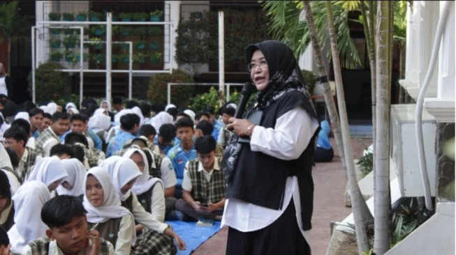 Integrasi Sastra Puisi Ketupat dalam Kegiatan Literasi